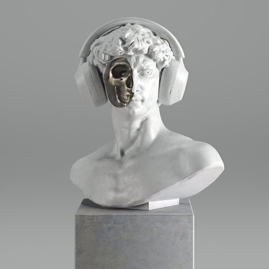 Busto de David de Miguel Angel escuchando musica